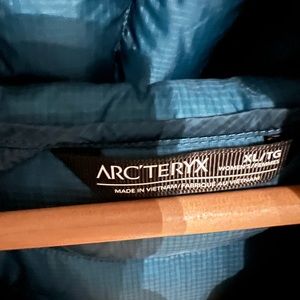 Arc'teryx Women's Cerium LT Down Hooded Jacket | Timelapse XL